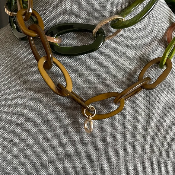 Chunky Composite and Gold Metal Link Necklace - Picture 4 of 5